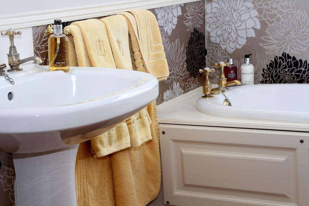 Little Holtby B&B Kirkby Fleetham Экстерьер фото